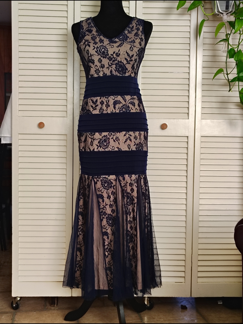 Candalite Petite Navy Blue Stretch Lace V-Neck Maxi Dress Size PM – Like New - Picture 6 of 13
